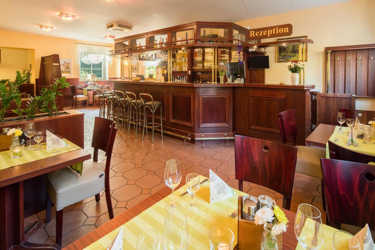 Hotel Am Schlossbrunnen 3*